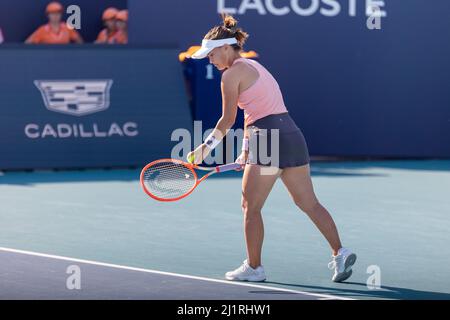 Miami Gardens, Floride, États-Unis. 27th mars 2022. Lauren Davis (USA) contre Petra Kvitova (CZE) lors du tournoi mondial de tennis à l'Open de Miami 2022 sous Itau. Note : 5-7, 1-6. Vainqueur: Petra Kvitova (CZE). Credit: Yaroslav Sabitov/YES Market Media/Alay Live News. Banque D'Images