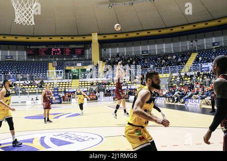 Turin, Italie. 27th mars 2022. Match de Lega Nazionale Pallacanestro Championship A2 Reale Muta Torino vs 2B Control Trapani à Turin, Italie, le 27 mars 2022.Torino a gagné par 79 -63. (Photo de Norberto Maccagno/Pacific Press/Sipa USA) crédit: SIPA USA/Alay Live News Banque D'Images