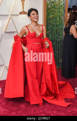 Los Angeles, États-Unis. 27th mars 2022. Ariana Debose marchant sur le tapis rouge aux Academy Awards 94th qui se tiennent au Dolby Theatre à Hollywood, CA, le 27 mars 2022. (Photo par Sthanlee B. Mirador/Sipa USA) crédit: SIPA USA/Alay Live News Banque D'Images