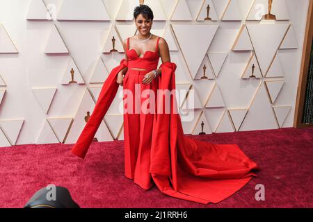 Los Angeles, États-Unis. 27th mars 2022. Ariana Debose marchant sur le tapis rouge aux Academy Awards 94th qui se tiennent au Dolby Theatre à Hollywood, CA, le 27 mars 2022. (Photo par Sthanlee B. Mirador/Sipa USA) crédit: SIPA USA/Alay Live News Banque D'Images