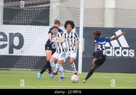 Lors du championnat féminin italien Serie Un match de football TimVision entre Juventus FC et FC Internazionale le 27 mars 2022 au centre de formation Juventus à Vinovo près de Turin, Italie - photo Nderim Kacili / DPPI Banque D'Images