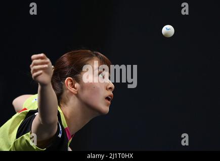 Doha, Qatar. 27th mars 2022. Nagasaki Miyu, du Japon, sert pendant le match des femmes célibataires de 48 entre Liu Weishan, de Chine, et Nagasaki Miyu, du Japon, au concours WTT Star Doha 2022, à Doha, au Qatar, le 27 mars 2022. Credit: Nikku/Xinhua/Alay Live News Banque D'Images