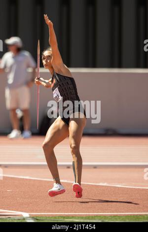 Anna Hall, en Floride, jette le javelin pendant l’heptathlon lors des 94th Clyde Littlefield Texas Relays, le jeudi 24 mars 2022, à Austin, Texa Banque D'Images