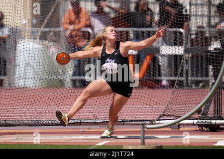 Anni Brandenburg d'Abilene Christian place deuxième dans le discus des femmes avec un jet de 187-11 (57,29m) pendant le 94th Clyde Littlefield Texas Rela Banque D'Images