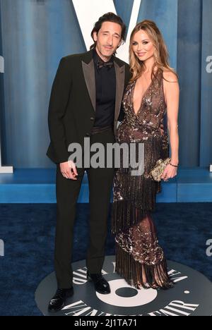 Adrien Brody et Georgina Chapman assistent à la Vanity Fair Oscar Party qui s'est tenue au Wallis Annenberg Center for the Performing Arts à Beverly Hills, Los Angeles, Californie, États-Unis. Date de la photo: Dimanche 27 mars 2022. Banque D'Images