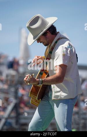 Les Amériques. 27th mars 2022. Mark Wystrach, chanteur principal du groupe de country Midland, se produit au Grand Prix automobile d'EchoPark, circuit of the Americas. Austin, Texas. Mario Cantu/CSM/Alamy Live News Banque D'Images