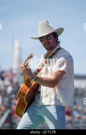 Les Amériques. 27th mars 2022. Mark Wystrach, chanteur principal du groupe de country Midland, se produit au Grand Prix automobile d'EchoPark, circuit of the Americas. Austin, Texas. Mario Cantu/CSM/Alamy Live News Banque D'Images
