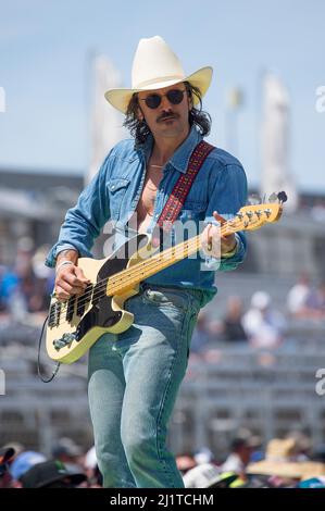 Les Amériques. 27th mars 2022. Cameron Duddy guitariste de basse avec le groupe de musique country Midland, se produit au Grand Prix automobile d'EchoPark, circuit of the Americas. Austin, Texas. Mario Cantu/CSM/Alamy Live News Banque D'Images