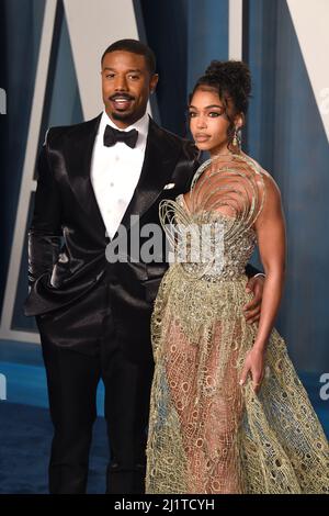 Michael B. Jordan et Lori Harvey assistent à la Vanity Fair Oscar Party tenue au Wallis Annenberg Center for the Performing Arts à Beverly Hills, Los Angeles, Californie, États-Unis. Date de la photo: Dimanche 27 mars 2022. Banque D'Images