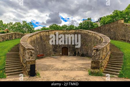 Fort en forme de croissant de San Bartolomé construit au 15th siècle à la citadelle, fortifications médiévales dans la vieille ville de Pampelune, Navarre, Espagne Banque D'Images