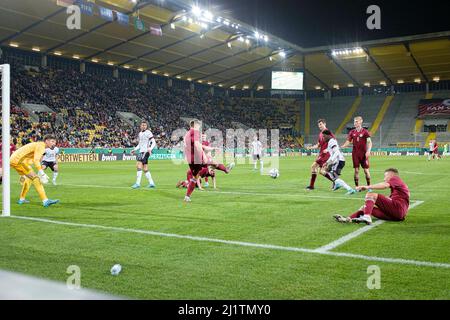 Scène de pénalité, scène de jeu, action, Tivoli, chance de but Faride ALIDOU (GER/ 3rd de droite), football Laenderspiel, qualification de Championnat d'Europe U 21, Allemagne (GER) - Lettonie (LET) 4: 0, le 25th mars 2022 à Aix-la-Chapelle/Allemagne. Â Banque D'Images