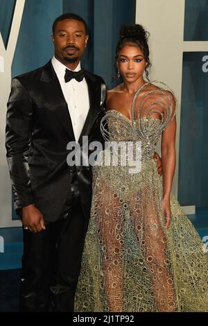 Michael B. Jordan et Lori Harvey arrivent à la Vanity Fair Oscar Party 2022 au Wallis Annenberg Center for the Performing Arts le 27 mars 2022 à Beverly Hills, Californie. Photo: Casey Flanigan/imageSPACE/Sipa USA Banque D'Images