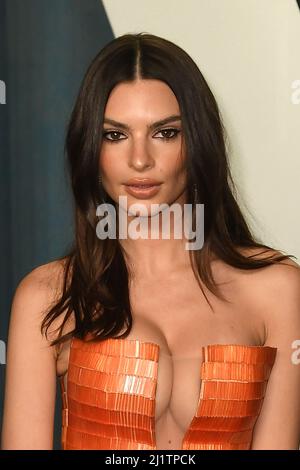 Emily Ratajkowski arrive à la Vanity Fair Oscar Party 2022 au Wallis Annenberg Center for the Performing Arts le 27 mars 2022 à Beverly Hills, Californie. Photo: Casey Flanigan/imageSPACE/Sipa USA Banque D'Images