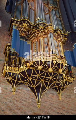 Orgue Thomas Hill. Acheté en 1990 par le Pieterskerk à Leyde aux pays-Bas. Cet orgue spécial a été acheté à une église anglaise,équipée Johns Brownwood Park à Londres. Le Pieterskerk, une église protestante néerlandaise de style gothique tardif à Leyde dédiée à Saint Pierre. Connue aujourd'hui comme l'église des Pères pèlerins, où le pasteur John Robinson a été enterré.pères de l'orgue church.church. Banque D'Images