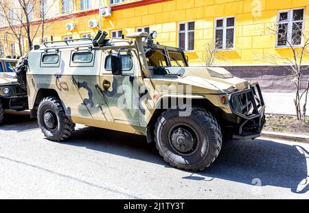 Samara, Russie - 5 mai 2018 : les véhicules à haute mobilité GAZ Tigr-2330 est une fédération de 4x4, tout-terrain multi-usages, la mobilité de l'infanterie de camouflage du véhicule Banque D'Images