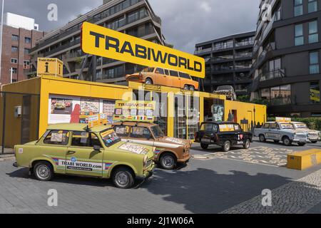 Berlin, Allemagne - 4 août 2021 : visites guidées de TrabiWorld, Trabi-Safari, Trabi World et Trabi Safari dans les voitures rétro trabant Banque D'Images