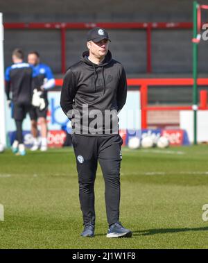 Robbie Stockdale le gérant de Rochdale pendant le match Sky Bet League Two entre Crawley Town et Rochdale AFC au People's Pension Stadium , Crawley , Royaume-Uni - 26th mars 2022 usage éditorial uniquement. Pas de merchandising. Pour les images de football, les restrictions FA et Premier League s'appliquent inc. Aucune utilisation Internet/mobile sans licence FAPL - pour plus de détails, contactez football Dataco Banque D'Images