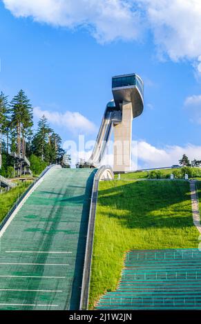 Conditions estivales au saut à ski sur la Bergisel à Innsbruck Banque D'Images