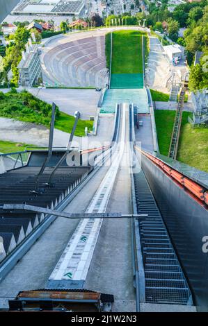 Conditions estivales au saut à ski sur la Bergisel à Innsbruck Banque D'Images