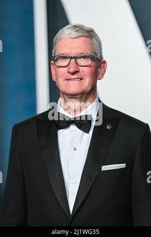 Tim Cook marche sur le tapis rouge à la Vanity Fair Oscar Party 2022 qui s'est tenue au Wallis Annenberg Center for the Performing Arts à Beverly Hills, CA, le 27 mars 2022. (Photo par Anthony Behar/Sipa USA) Banque D'Images