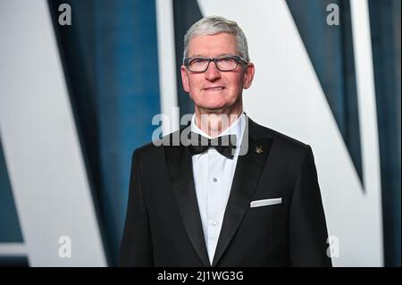 Tim Cook marche sur le tapis rouge à la Vanity Fair Oscar Party 2022 qui s'est tenue au Wallis Annenberg Center for the Performing Arts à Beverly Hills, CA, le 27 mars 2022. (Photo par Anthony Behar/Sipa USA) Banque D'Images