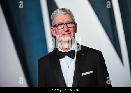 Tim Cook marche sur le tapis rouge à la Vanity Fair Oscar Party 2022 qui s'est tenue au Wallis Annenberg Center for the Performing Arts à Beverly Hills, CA, le 27 mars 2022. (Photo par Anthony Behar/Sipa USA) Banque D'Images