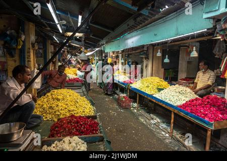 Pétales de fleurs en vente sur le marché de Tiruvannamalai, Tamil Nadu, Inde Banque D'Images