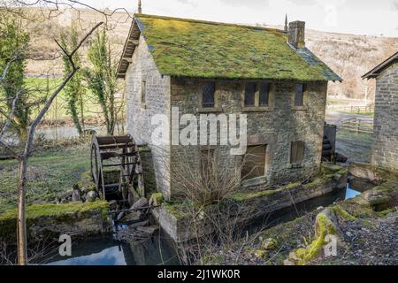 Usine à eau abandonnée, Ashford in the Water, Derbyshire, Angleterre, Royaume-Uni Banque D'Images