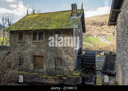 Usine à eau abandonnée, Ashford in the Water, Derbyshire, Angleterre, Royaume-Uni Banque D'Images