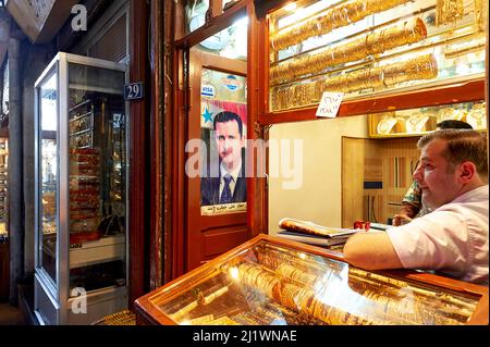 Syrie. Damas. Souq. Al-Hamidiyah Le culte d'Assad Banque D'Images