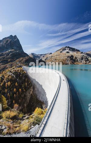 Barrage et lac Emosson en automne, Valais (Wallis), Suisse Banque D'Images