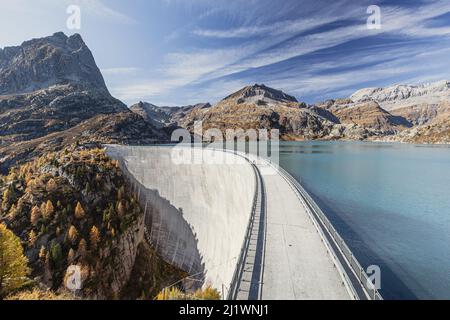 Barrage d'Emosson en automne, Valais (Wallis), Suisse Banque D'Images