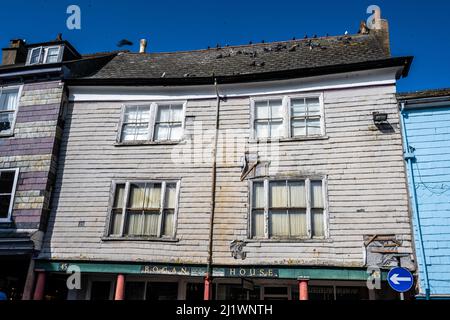 En besoin de réparation, Bogan House, une maison marchande de la fin du Moyen-âge à Totnes, Devon, Royaume-Uni Banque D'Images