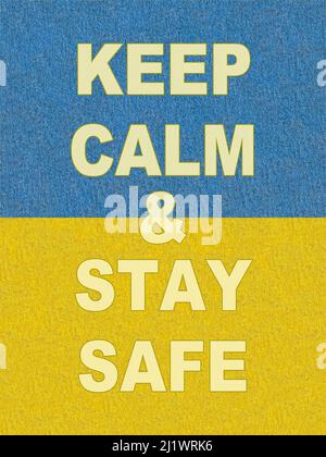 Stand with Ukraine: Slogan Keep calm and Stay Safe sur carton peint comme drapeau ukrainien Banque D'Images