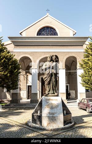 La basilique de la cathédrale catholique Saint-Jean d'Izmir est la seule église qui se trouve aujourd'hui parmi les sept églises mentionnées dans le Livre de l'Apocalypse. Banque D'Images