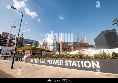 Londres- mars 2022: Station de métro Battersea Power Station, une nouvelle station ajoutée sur la ligne Northern Line. Banque D'Images