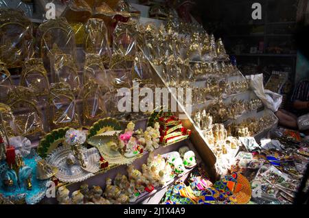 Les dévots de Lord Krishna célèbrent l'Holi à Nandagaon, dans l'Uttar Pradesh, en Inde. Banque D'Images