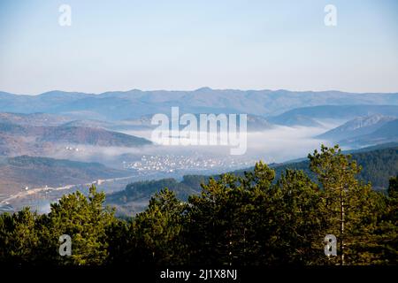 Pınarbaşı, anciennement Tekkeşin, est une ville et un quartier de la province de Kastamonu dans la région de la mer Noire en Turquie. Banque D'Images