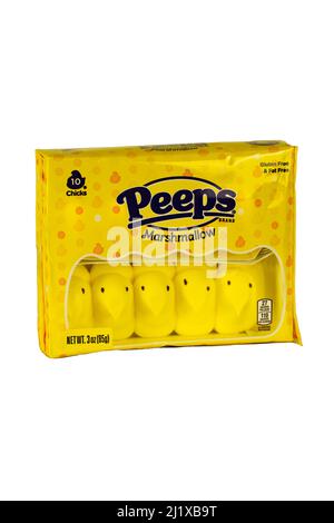 Lancaster, PA, États-Unis - 26 mars 2022: Peeps est un sucre doux, coloré et moelleux guimauve sucrerie faite par un fabricant de bonbons appartenant à la famille à Bethle Banque D'Images