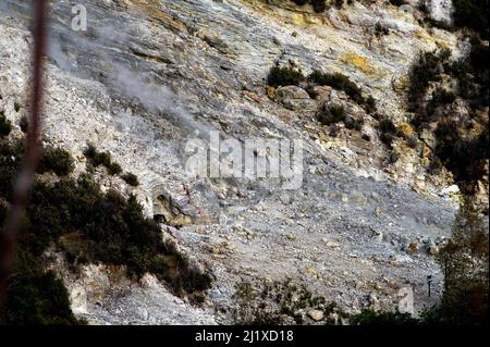 Solfatara di Pozzuoli, est l'un des quarante volcans de Campi Flegrei, dans le sud de l'Italie. Fuorigrotta, Italie, 16 mars 2022. Banque D'Images