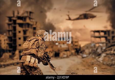 Les forces militaires et les hélicoptères entre la fumée et la poussière sur le champ de bataille. Banque D'Images