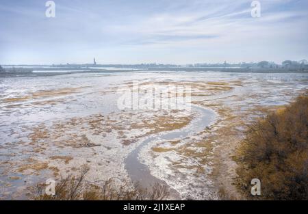 Les méplats de la lagune vénitienne. Côte peu profonde de l'île de Torcello, Italie à marée basse Banque D'Images