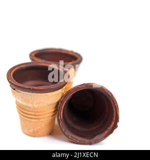 Tasse gaufrée sur fond blanc Banque D'Images