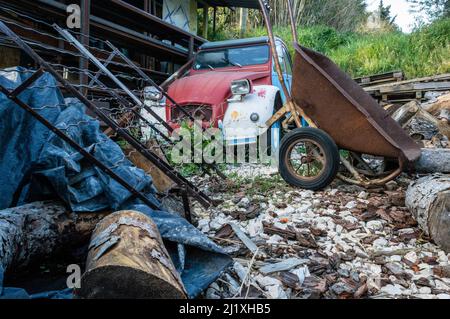 Voiture ancienne et ancienne citroën 2CV et moto de France Banque D'Images