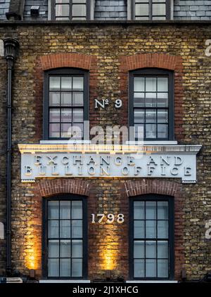 Façade extérieure du bureau de change et du bureau de l'Bullion. L'ancien bureau de l'orfèvre et du marchand de lingots d'or Benjamin Smart, situé sur la rue Wardour, Londres Banque D'Images