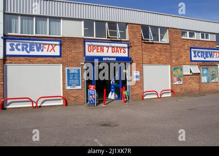 EXETER, DEVON, Royaume-Uni - 21 SEPTEMBRE 2021 Screwfix Hardware Shop, Trusham Road sur la propriété commerciale de Marsh Barton Banque D'Images