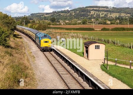 Diesel Electric Locomotive sur le train à vapeur de Gloucestershire Warwickshire passant par Hayles Abbey Halt près du village de Hailes, dans les Cotswolds. ROYAUME-UNI Banque D'Images