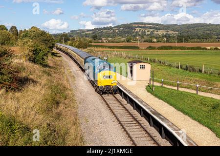 Diesel Electric Locomotive sur le train à vapeur de Gloucestershire Warwickshire passant par Hayles Abbey Halt près du village de Hailes, dans les Cotswolds. ROYAUME-UNI Banque D'Images