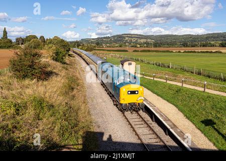 Diesel Electric Locomotive sur le train à vapeur de Gloucestershire Warwickshire passant par Hayles Abbey Halt près du village de Hailes, dans les Cotswolds. ROYAUME-UNI Banque D'Images