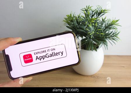 KONSKIE, POLOGNE - 26 mars 2022 : logo Huawei AppGallery affiché sur le téléphone portable Banque D'Images